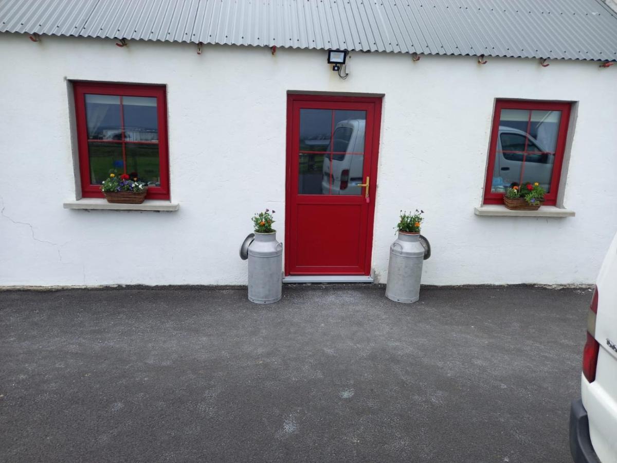 Geraghtys Farmyard Pods Hotel Belmullet Exterior photo