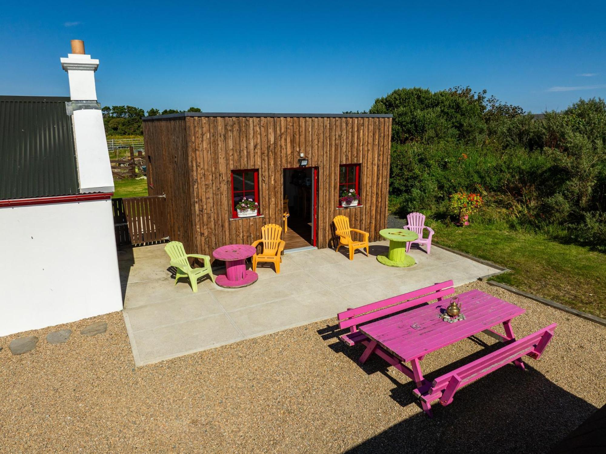 Geraghtys Farmyard Pods Hotel Belmullet Exterior photo
