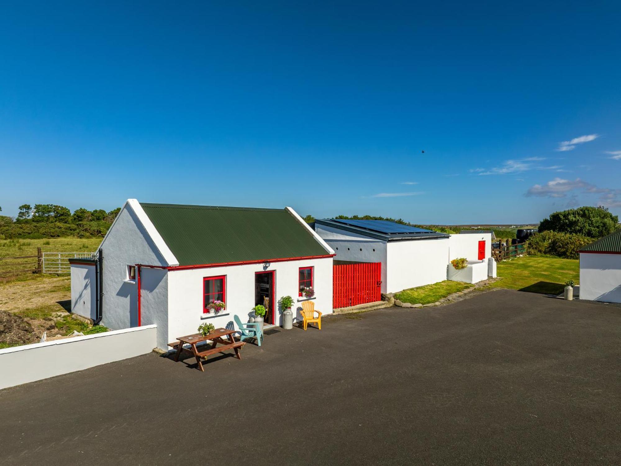 Geraghtys Farmyard Pods Hotel Belmullet Exterior photo