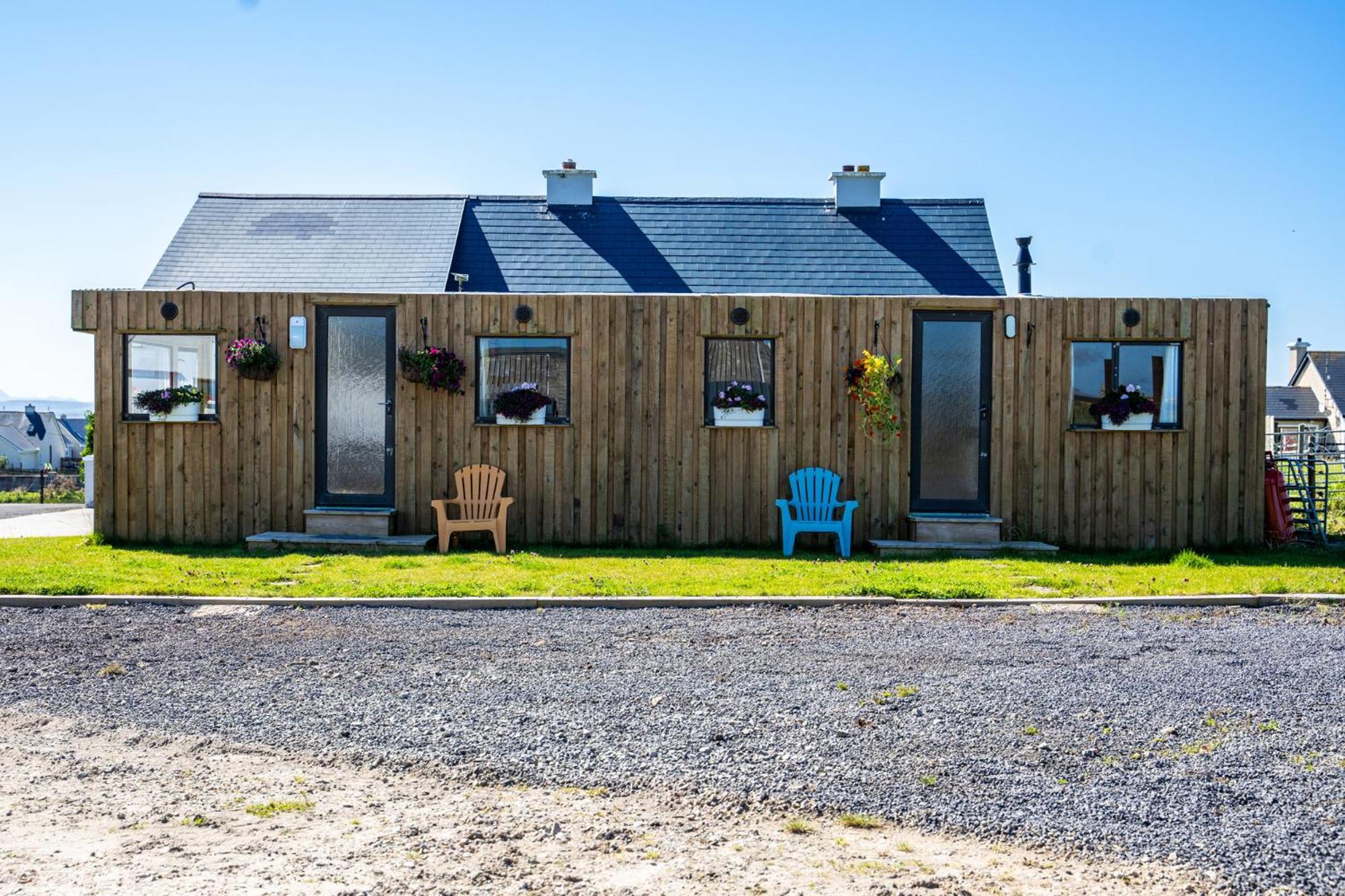 Geraghtys Farmyard Pods Hotel Belmullet Exterior photo