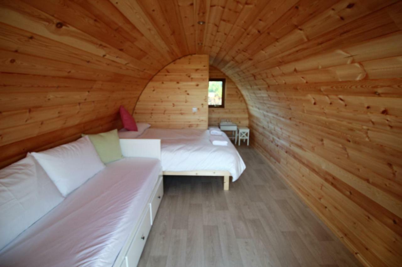 Geraghtys Farmyard Pods Hotel Belmullet Exterior photo
